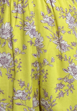 Load image into Gallery viewer, Melon Flower – Romper Floral Amarillo