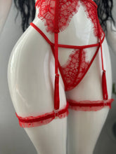 Load image into Gallery viewer, Encanto | Set de lencería roja de 4 piezas con liguero