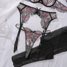 Cargar imagen en el visor de la galería, Set de Lencería Elegante con Encaje Bordado - Euforia Nocturna