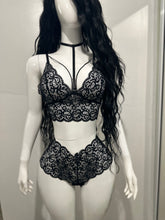 Cargar imagen en el visor de la galería, Aura – Set de Encaje Negro
