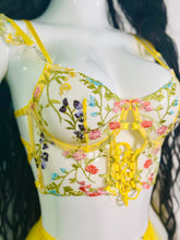 Cargar imagen en el visor de la galería, Set Daisy – Lencería Amarilla de Encaje con Liguero y Cadenas