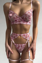 Cargar imagen en el visor de la galería, Latidos de Amor – Set de Lencería Rosa con Encaje de Corazones y Liguero