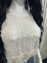 Cargar imagen en el visor de la galería, Blusa Boho Encaje & Flecos Ivory