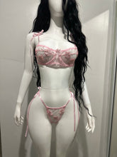 Load image into Gallery viewer, Baby Pink | Conjunto de lencería rosa con encaje floral