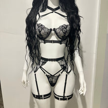 Cargar imagen en el visor de la galería, Midnight Seducción | Set de Lencería + Bata