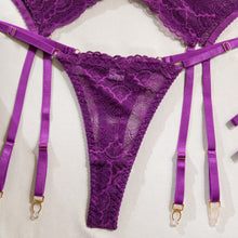 Cargar imagen en el visor de la galería, Amatista – Set de Encaje Púrpura con Liguero