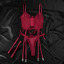Cargar imagen en el visor de la galería, Dueña de la Noche - Set de Lencería Burgundy Elegante con Ligas y Encaje