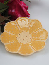 Cargar imagen en el visor de la galería, Petalos | Cubrepezones en forma de flor – Adhesivos invisibles para lencería