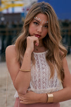 Cargar imagen en el visor de la galería, Blusa Boho Encaje & Flecos Ivory