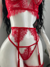 Cargar imagen en el visor de la galería, Encanto | Set de lencería roja de 4 piezas con liguero
