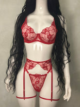 Load image into Gallery viewer, Lencería roja carmesí sensual con encaje premium - Colección Encanto Carmesí de Oxaly Boutique
