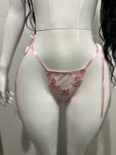 Load image into Gallery viewer, Baby Pink | Conjunto de lencería rosa con encaje floral
