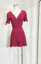 Load image into Gallery viewer, Vestido Cruzado Color Vino
