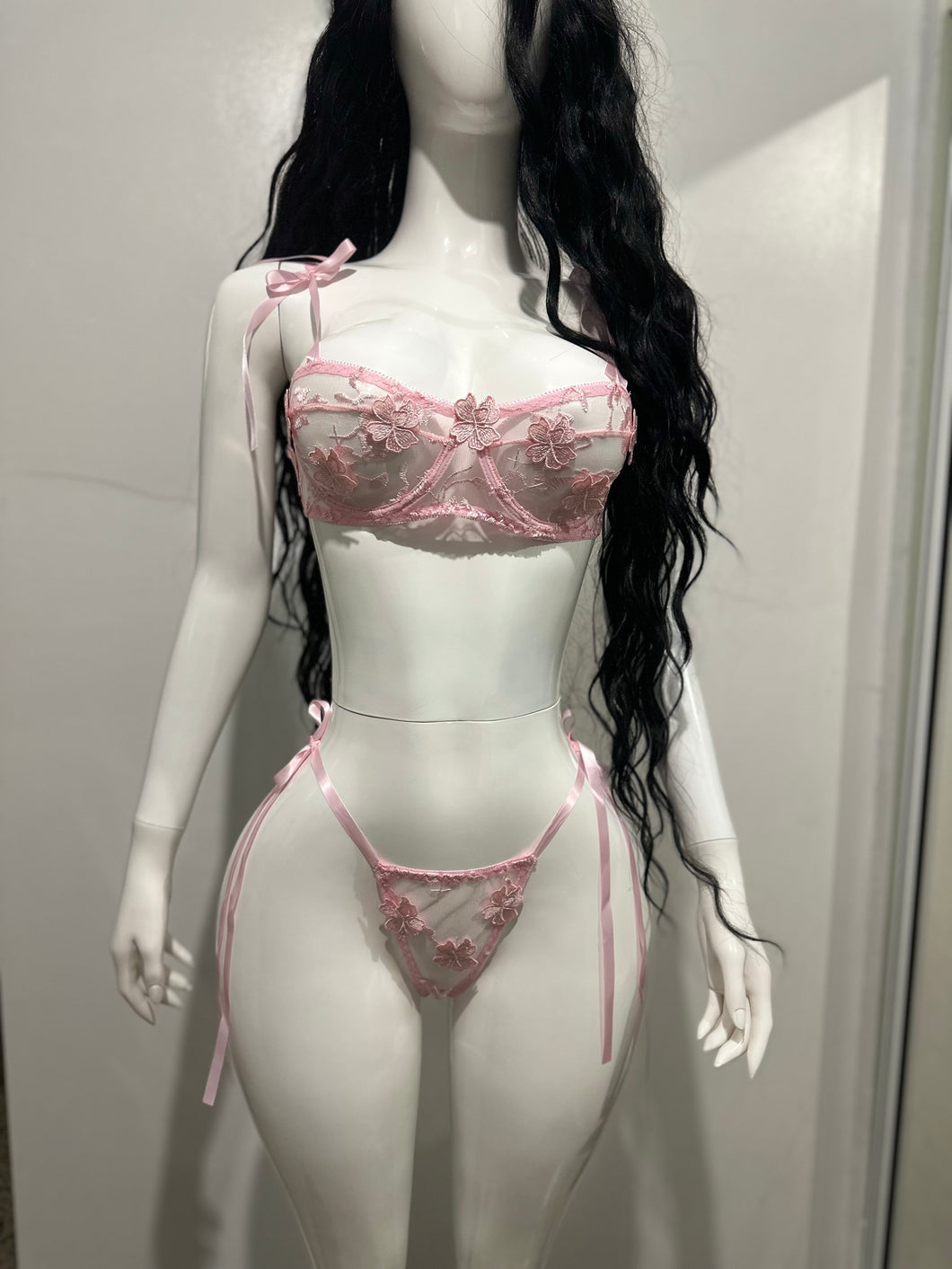 Baby Pink | Conjunto de lencería rosa con encaje floral