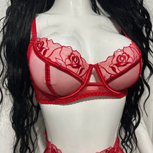 Cargar imagen en el visor de la galería, Velvet Rouge | Set de Lencería 4 Piezas
