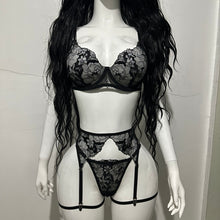 Load image into Gallery viewer, Black Elegance | Set de Lencería 4 Piezas
