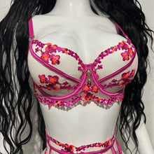 Cargar imagen en el visor de la galería, Fuchsia Orchid | Set de Lencería 3 Piezas
