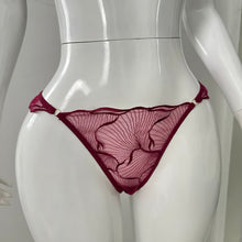 Cargar imagen en el visor de la galería, Amara Burgundy | Set de Lencería 2 Piezas
