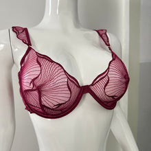 Cargar imagen en el visor de la galería, Amara Burgundy | Set de Lencería 2 Piezas
